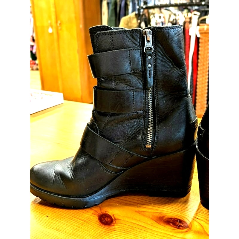 Sorel After Hours Black Leather Wedge Booties - Size 8.5