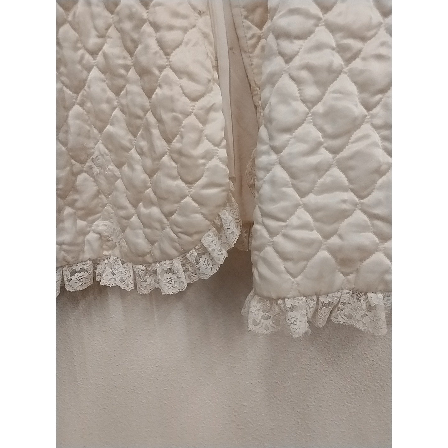 Vintage Quilted Cream Robe With Lace Trim