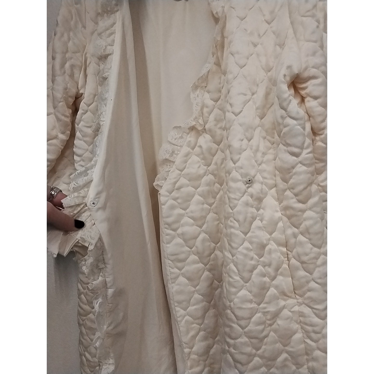 Vintage Quilted Cream Robe With Lace Trim