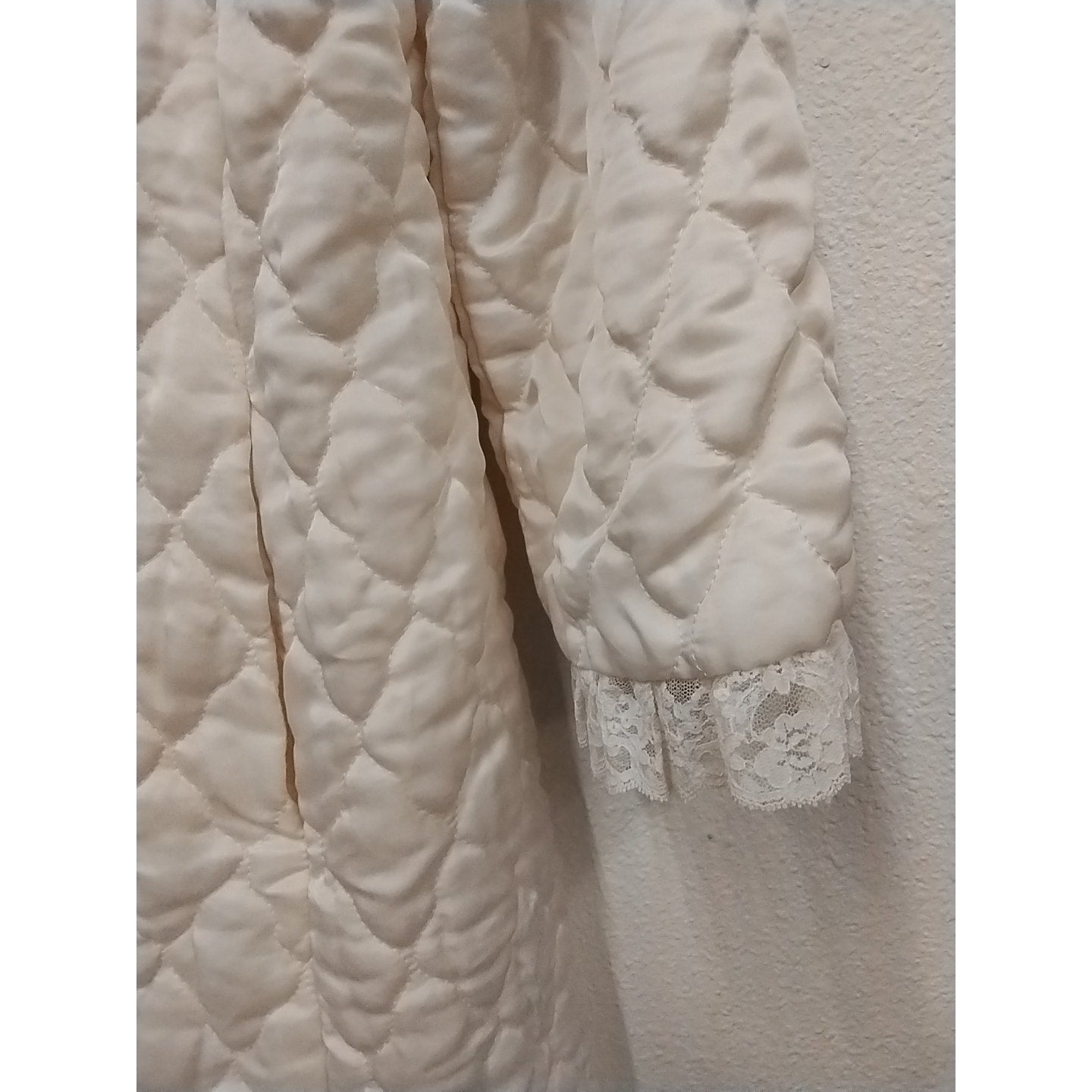 Vintage Quilted Cream Robe With Lace Trim