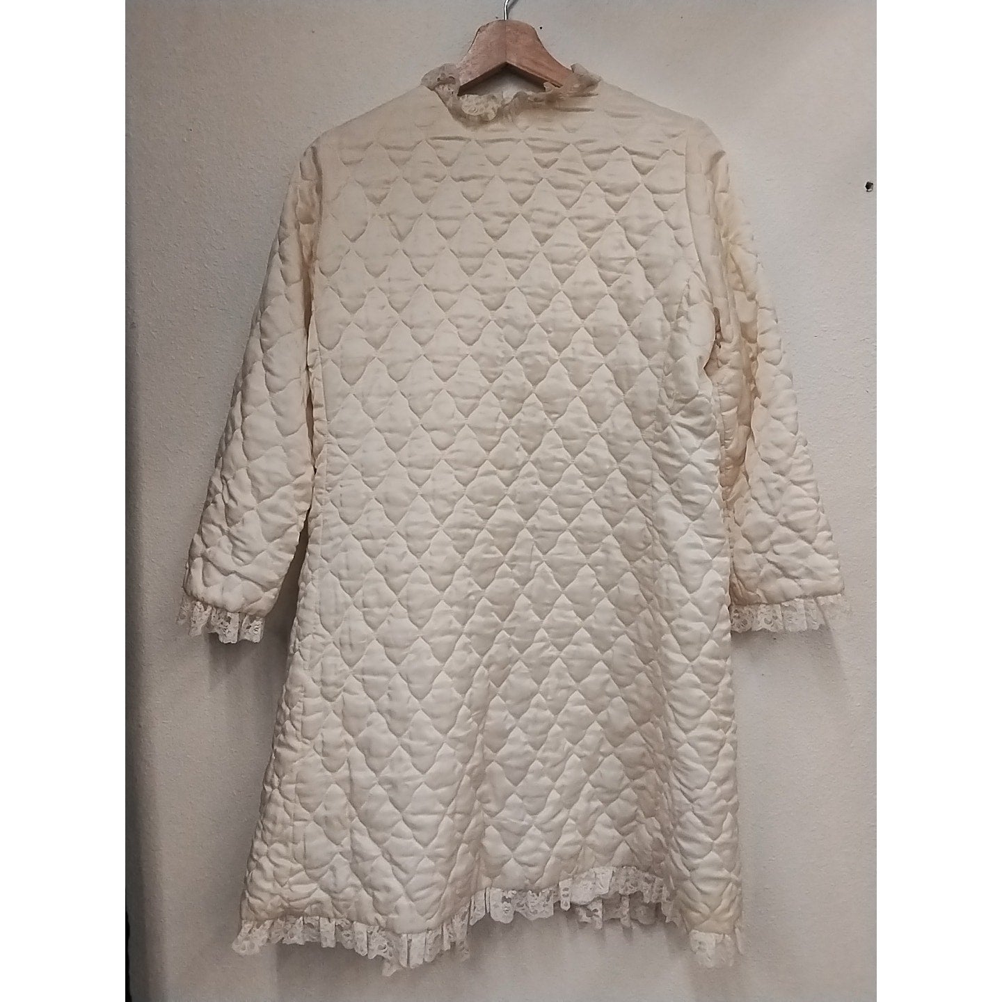 Vintage Quilted Cream Robe With Lace Trim
