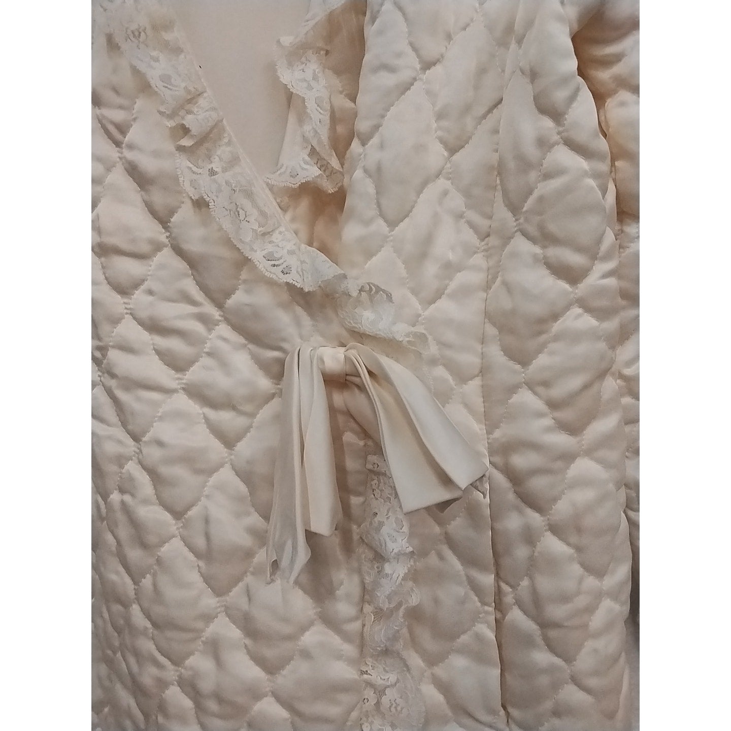 Vintage Quilted Cream Robe With Lace Trim