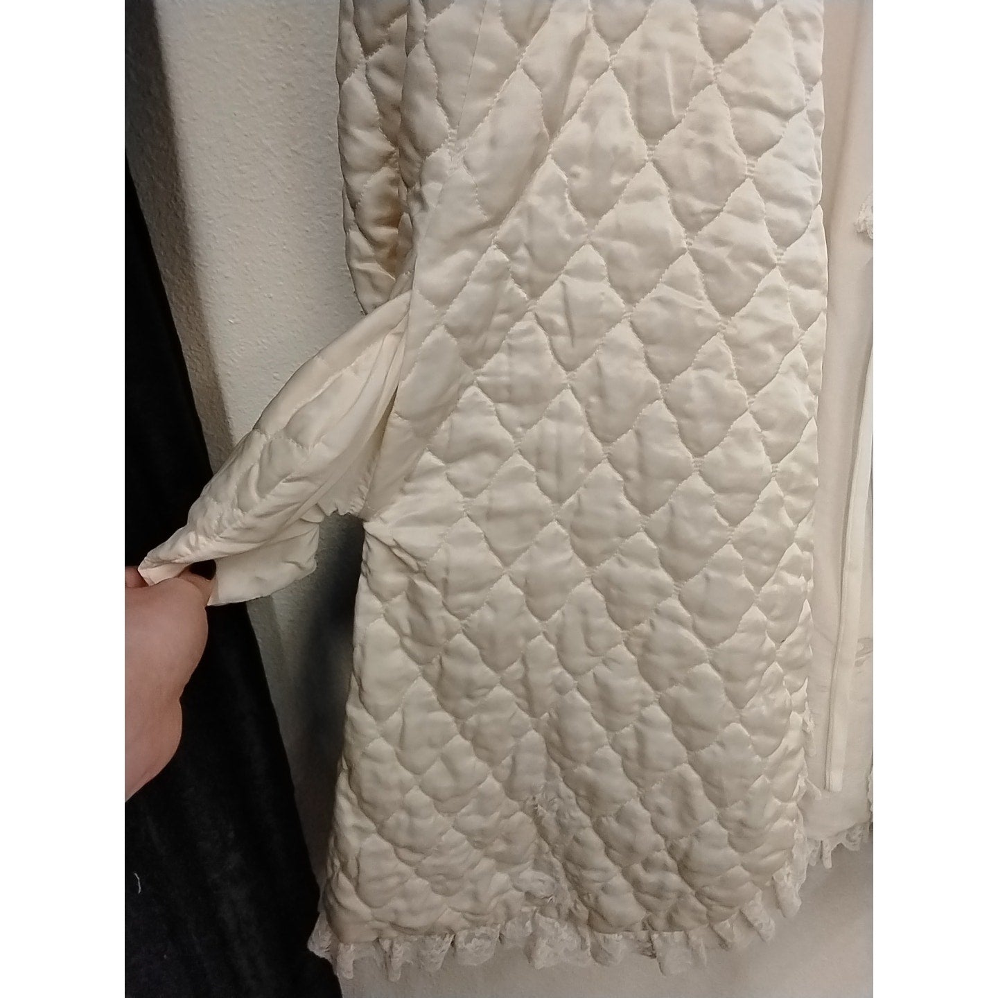 Vintage Quilted Cream Robe With Lace Trim
